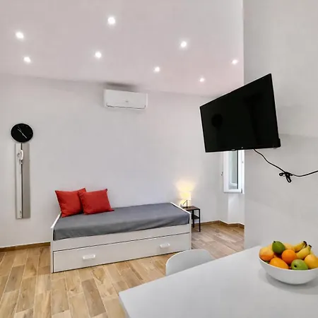 In The Old Town Of Мантон